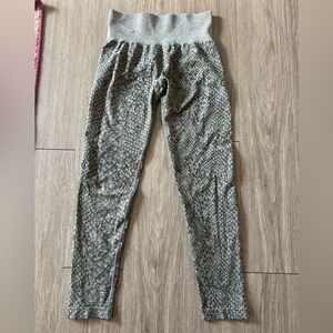 NVGTN Gray Leggings Sleek Form-Fitting Design